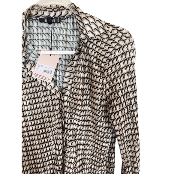 NWT Misguided | Plisse patterned button front blouse - Picture 3 of 4